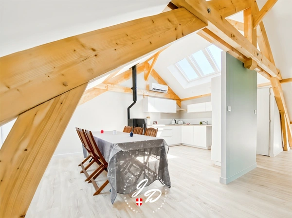 Appartement familial 5 pièces de 115 m² avec esprit maison au cœur d'Albens