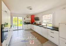 Saint-Jeoire-Prieuré – Character property with large annex and swimming pool (73)