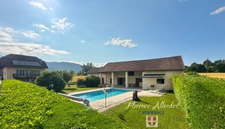 Saint-Jeoire-Prieuré – Propriété de caractère avec vaste annexe et piscine (73)
