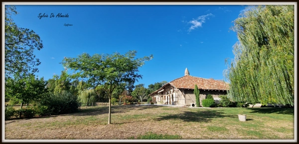 Propriete longère à vendre 313 m² 7 pièces SAINT CYR SUR MENTHON (01)Dépendances 550 m², piscine, 6,84 hectares