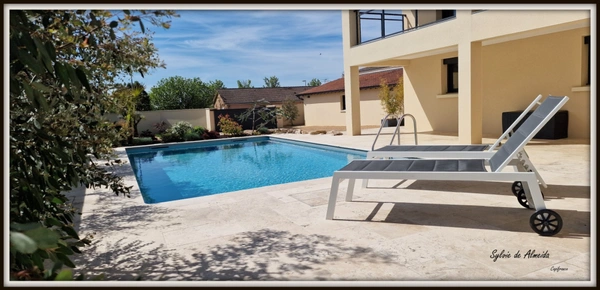 Propriété à vendre 6 pièces FEILLENS (01)proche Mâcon 207m², piscine chauffée, double garage,5 chambres 2 suites