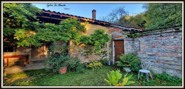 Propriété à vendre entre BIZIAT et PONT DE VEYLE (01) 16,5 Ha, vue, maison 145 m², ferme à rénover 170 m², pigeonnier, hangar, équestre