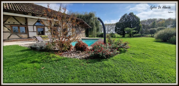Propriete longère à vendre 313 m² 7 pièces SAINT CYR SUR MENTHON (01)Dépendances 550 m², piscine, 6,84 hectares