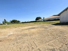 Terrain plat avec dépendance à Villeneuve sur Lot 
