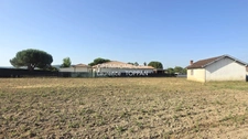 Terrain plat avec dépendance à Villeneuve sur Lot 