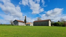 CORPS DE FERME avec DEPENDANCES A  PENNE D'AGENAIS (47)