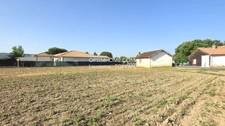 Terrain plat avec dépendance à Villeneuve sur Lot 