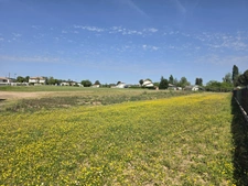 Terrain plat avec dépendance à Villeneuve sur Lot 