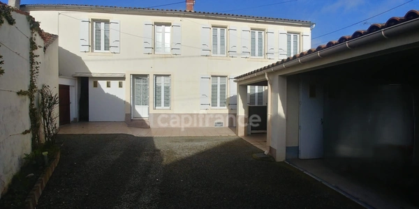 Maison en pierres à vendre 6 pièces NALLIERS (85)