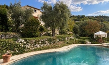 SAINT-JEANNET – Propriété de caractère avec piscine, oliveraie et aperçu mer