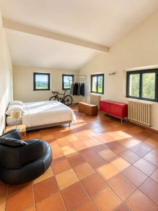 SAINT-JEANNET – Propriété de caractère avec piscine, oliveraie et aperçu mer
