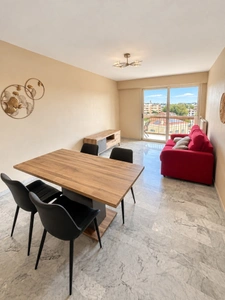 VALLAURIS – GOLFE-JUAN | ÉLÉGANT 2 PIÈCES DE 50 M² AVEC TERRASSE DE 12 M², VUE MER ET MONTAGNE