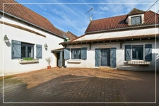 Maison familiale rénovée – 3 chambres – Chambre indépendante – Garage – Jardin – Vue campagne- AINAY LE VIEIL (18)