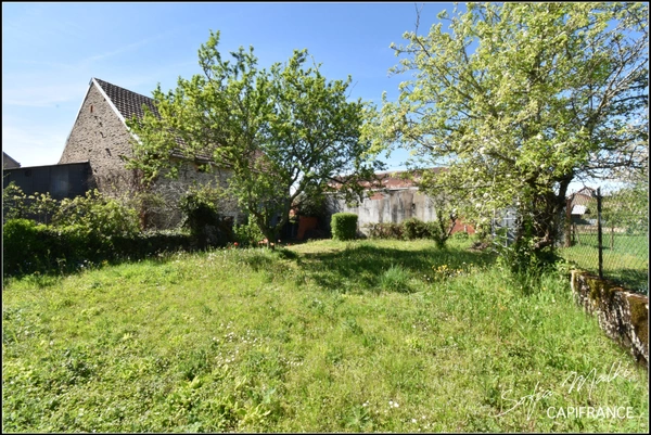 Dpt Cher (18), à vendre - maison, grange et jardin - 6 pièces 110 m2