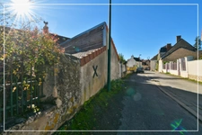 Maison de plain-pied type loft avec jardin paysagé, garage et fort potentiel – Culan