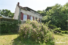8-room bourgeois house in MAISONNAIS (18)