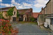Immeuble à vendre HURIEL (03) Grande maison avec deux logements