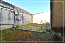 Investissement locatif ou implantation professionnelle : une opportunité à saisir ! à vendre CULAN (18)