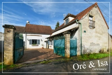 Maison familiale rénovée – 3 chambres – Chambre indépendante – Garage – Jardin – Vue campagne- AINAY LE VIEIL (18)