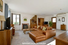 Maison de plain-pied type loft avec jardin paysagé, garage et fort potentiel – Culan