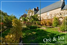 Maison de plain-pied type loft avec jardin paysagé, garage et fort potentiel – Culan