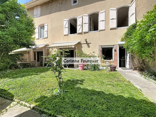Maison de caractère de 1900  à vendre 8 pièces et jardin coeur de ville