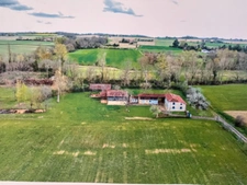 Maison Gasconne et plusieurs dépendances, vue Pyrénées, 