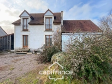 Maison à rénover avec grand terrain 