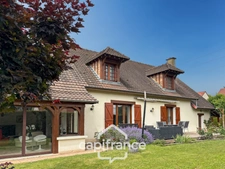 Superbe maison familiale de 175 m² sur terrain arboré de 1209m² !