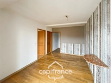 Maison à rénover avec grand terrain 