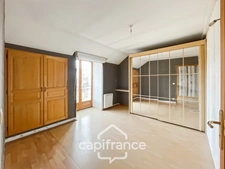 Maison à rénover avec grand terrain 