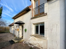 Maison à rénover avec grand terrain 