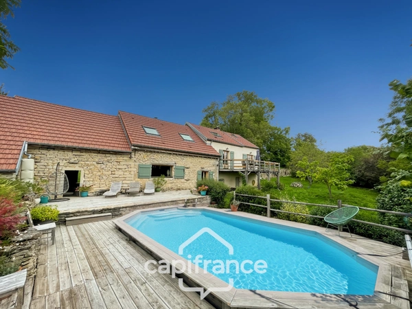  Maison Meublée et décorée – 160 m² habitables – jardin, piscine et dépendances – Mont-Saint-Jean (21320)