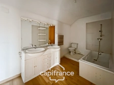 Maison à rénover avec grand terrain 