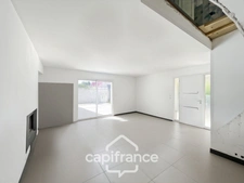 Maison contemporaine lumineuse de 160 m² avec piscine et fort potentiel 