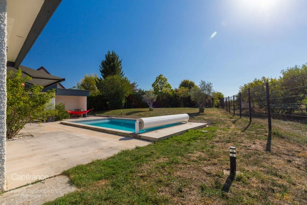 MAISON D’ARCHITECTE DE PLAIN-PIED AVEC PISCINE ET VUE DÉGAGÉE