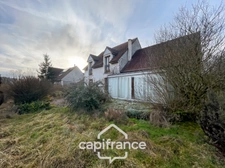 Maison à rénover avec grand terrain 
