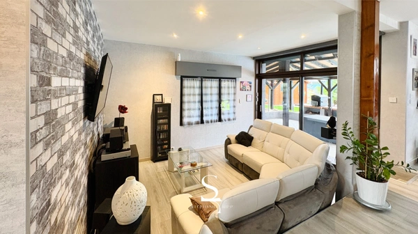 HOERDT - Maison avec piscine et véranda, à proximité de Strasbourg - À VENDRE