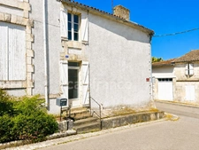 Maison en pierre de 153 m² à rénover avec fort potentiel - Chevanceaux (17)