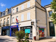 Immeuble de rapport 189 m² entièrement loué - Près de 8 % brut - Pons (17)