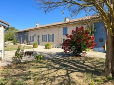 Wine Estate with Tourism Activity - 9.39 Hectares - Vanzac (17)
