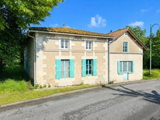 Certaines maisons séduisent par ce qu'elles sont, d'autres par tout ce qu'elles peuvent devenir - Vanzac (17)
