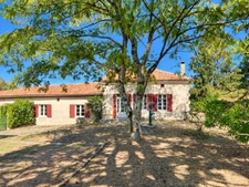 Maison de campagne avec jardin clos et garage indépendant - Brossac (16)