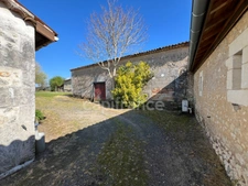 Ensemble immobilier de 131 m² - Terrain constructible et fort potentiel - Chepniers (17)