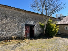 Ensemble immobilier de 131 m² - Terrain constructible et fort potentiel - Chepniers (17)
