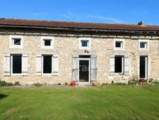 Longère charentaise de caractère avec dépendances et fort potentiel - Saint-Palais-de-Négrignac (17)