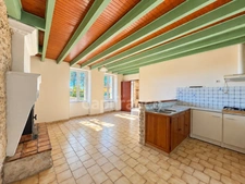 Maison de campagne avec jardin clos et garage indépendant - Brossac (16)
