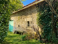 Some homes captivate for what they are, others for everything they have the potential to become - Vanzac (Charente)