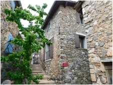 ENTRAGES (04000) A vendre MAISON de caractère de type 3 de 88 M2 avec terrasse et garage