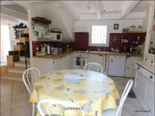 A LE VAL (83143) Maison familiale avec piscine, 4 chambres, grand garage, terrain naturel et boisé